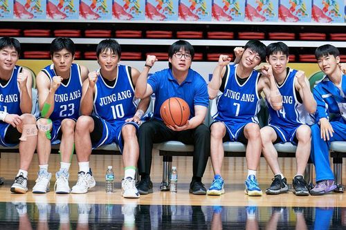 Ahn Jae Hong tái xuất với tạo hình vận động viên, body lẫn visual nhìn mà phát mê