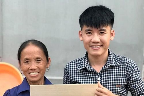 Cảnh báo về mật ong giả của VTV được chia sẻ lại, con trai Bà Tân Vlog bất ngờ xóa các video bán mật ong