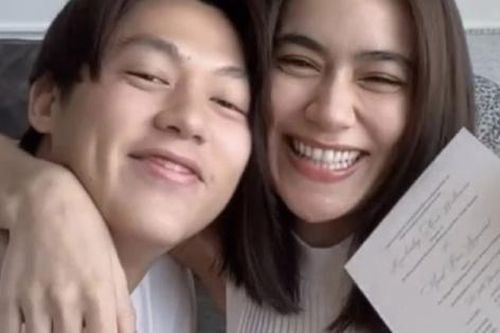 Mark Prin - Kimmy Kimberley khiến fan vỡ òa khi chính thức khoe thiệp cưới