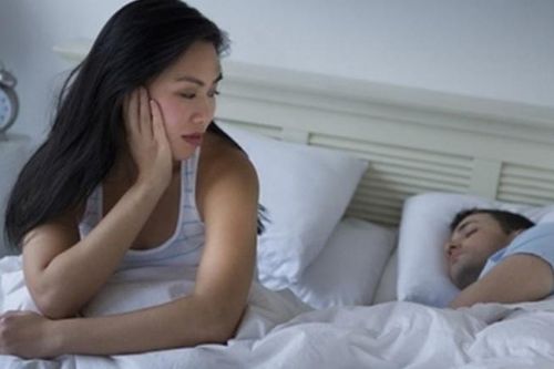 Nhờ chị hàng xóm, tôi phát hiện ra thu nhập thật của chồng