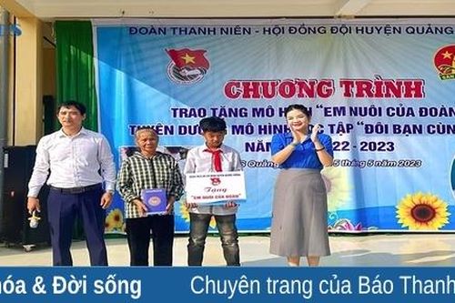 Trao tặng mô hình 'Em nuôi của Đoàn' cho học sinh có hoàn cảnh đặc biệt khó khăn