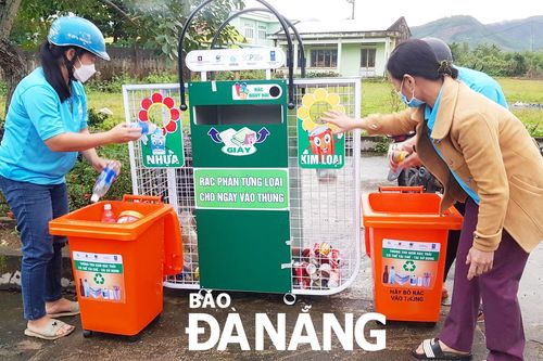 Toàn thành phố phân loại đồng bộ rác sinh hoạt
