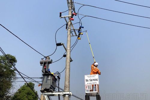 Quan tâm đầu tư lưới điện phục vụ khách hàng