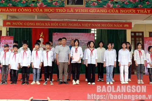Ra mắt hai câu lạc bộ 'Thủ lĩnh của sự thay đổi' tại huyện Hữu Lũng và Chi Lăng