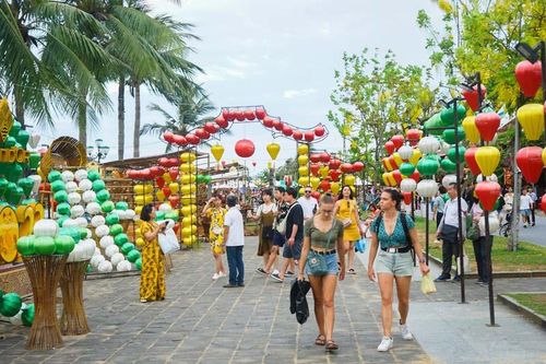 Rộn ràng chuỗi sự kiện tôn vinh nghề thủ công tại Hội An