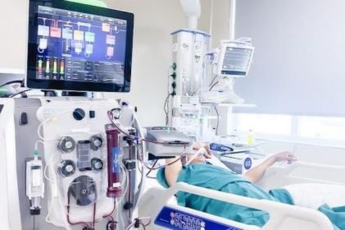 Một người đàn ông thoát khỏi 'tử thần' khi có huyết tương đục như sữa