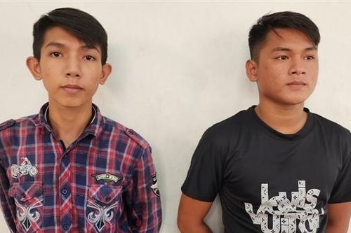 Cướp giật IPhone của học sinh rồi mang về cho vợ bán