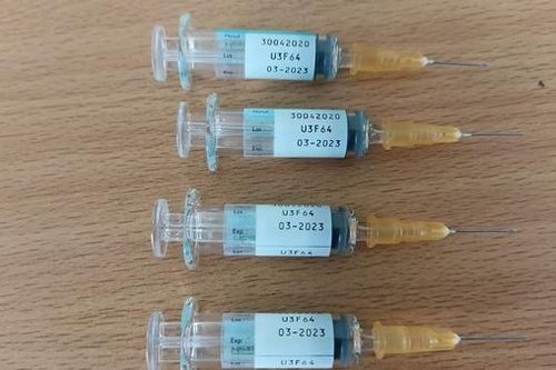 Đình chỉ công tác 2 viên chức y tế tiêm vaccine hết hạn cho trẻ nhỏ