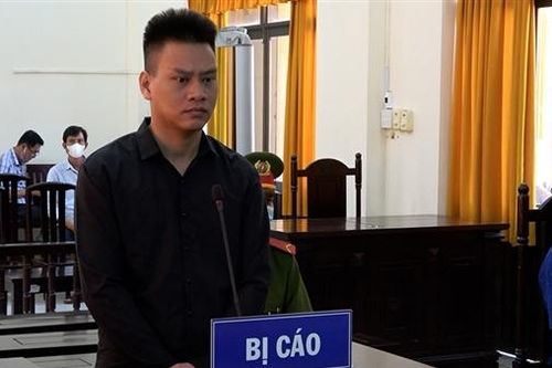 Dùng súng bắt giữ mẹ vợ, khống chế yêu cầu vợ gặp mình để cùng chết