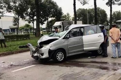 Xe Innova 'nát đầu' trong KCN Amata, tài xế tử vong tại chỗ