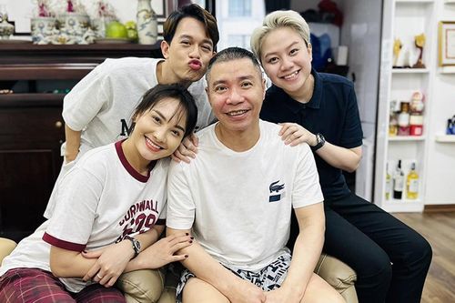 Sao Việt 15/5: Dàn diễn viên phim 'Về nhà đi con' tới thăm NSND Công Lý