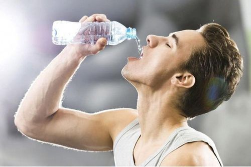Dấu hiệu cơ thể bạn đang mất nước