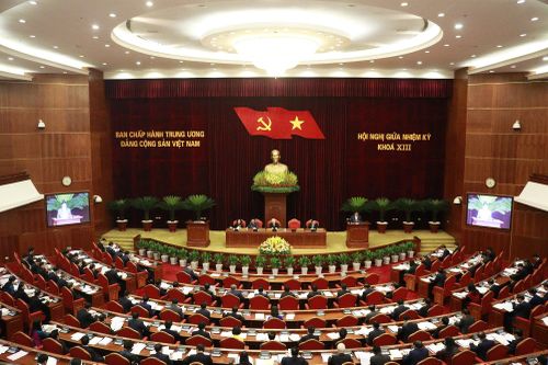 Cho ý kiến một số nhân sự để Bộ Chính trị giới thiệu Quốc hội bầu, phê chuẩn