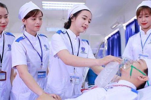 Chi tiết bảng lương điều dưỡng viên mới nhất năm 2023