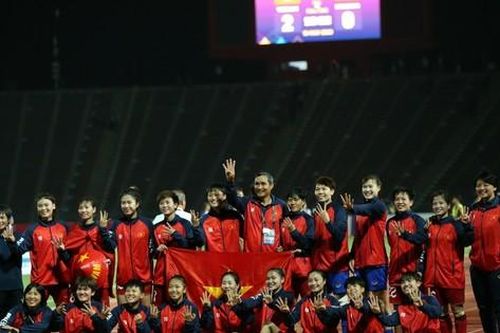 ĐT bóng đá nữ Việt Nam nhận 'cơn mưa' tiền thưởng sau khi lập kỳ tích tại SEA Games