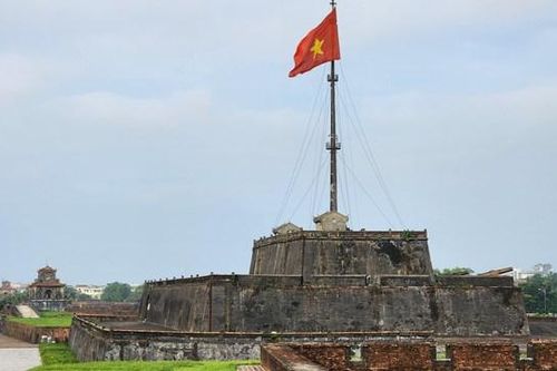 Kỳ đài Huế bị xâm hại, tạm đóng cửa tham quan về đêm trên Thượng Thành