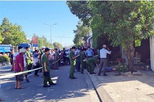 Dùng rựa tự chế truy sát, chém hàng xóm lúc sáng sớm