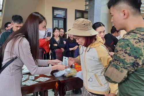 Thủy Tiên lên tiếng về clip bị cho là phát thiếu tiền từ thiện
