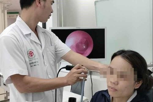 Thủ phạm khiến cô gái chảy mủ tai, đau đầu suốt nhiều tháng