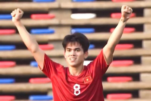 Khuất Văn Khang nâng tỷ số lên 3-0 cho U22 Việt Nam