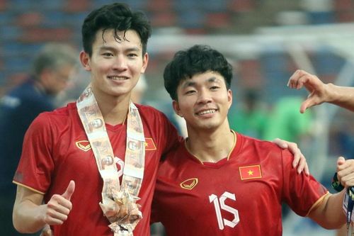 Sau trận đấu 'mưa nước mắt', đội trưởng U22 Việt Nam tìm lại nụ cười với món quà đặc biệt từ CĐV