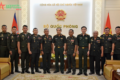 Thượng tướng Phùng Sĩ Tấn tiếp đoàn Viện Lịch sử Quân sự Campuchia