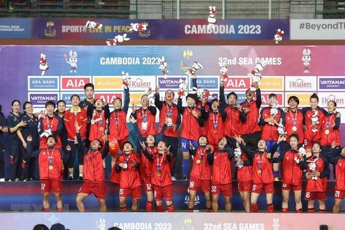 Giành HCV SEA Games 32, tuyển bóng đá nữ VN được thưởng bao nhiêu?