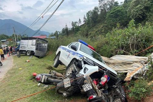 Xe CSGT tông liên hoàn nhiều xe máy, ô tô ở Lai Châu