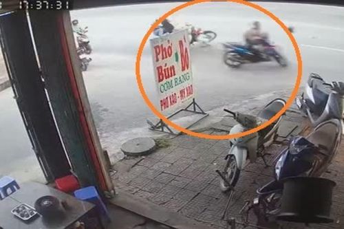 'Dán mắt' vào điện thoại, nữ tài xế rước họa vào thân