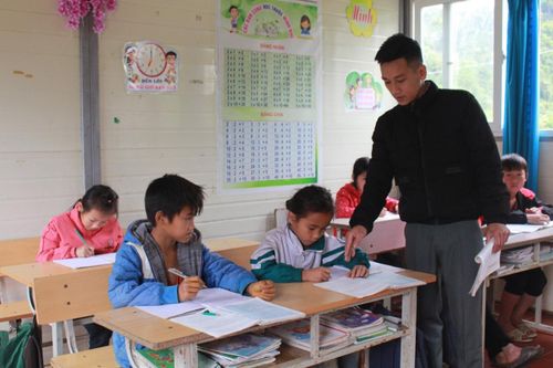 Sát cánh cùng học trò vùng cao