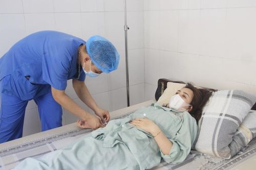 Cặp vợ chồng ở Quảng Ninh cấp cứu sau khi ăn ốc biển