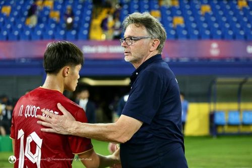 HLV Troussier nói gì khi U22 Việt Nam giành HCĐ SEA Games?