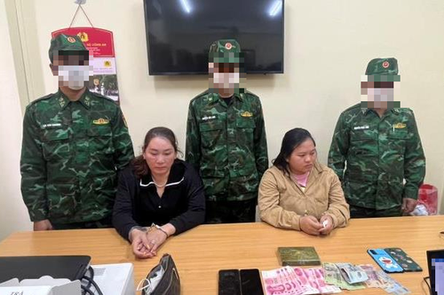 Mẹ cùng con gái mang gần 100 triệu đồng đi mua 1 bánh heroin