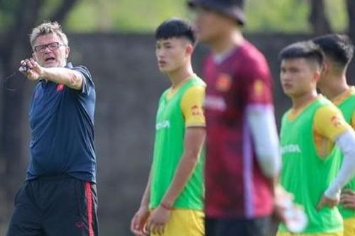 U 22 Việt Nam đứng dậy sau cú sốc nặng