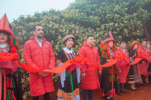 Khánh thành con đường dạo ngắm hoa đỗ quyên đầu tiên ở Việt Nam