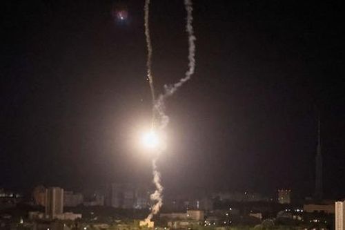 Reuters: Kiev hứng đợt không kích mới lúc sáng sớm, có nhiều tiếng nổ lớn