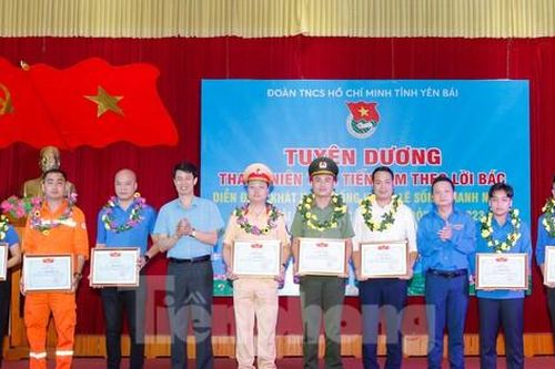 Tỉnh Đoàn Yên Bái trao giải thưởng 'Cánh cung đỏ' năm 2023