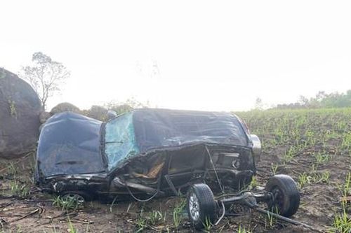 Ô tô 7 chỗ lao vào tảng đá lớn, tài xế tử vong