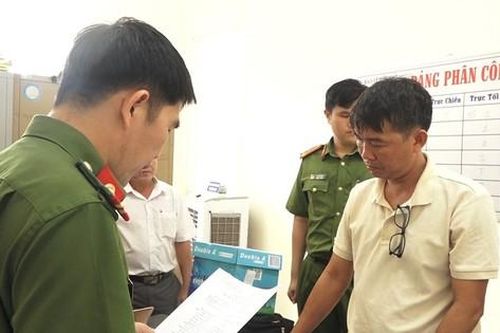 Giám đốc trung tâm đăng kiểm bị bắt vì 'làm giá' lập khống hồ sơ, hợp thức xe cải tạo