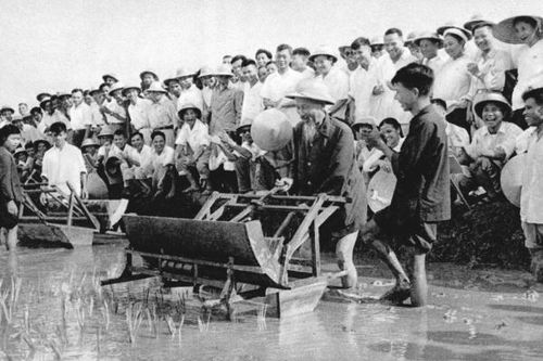 'Nói đi đôi với làm' - Một chỉ dẫn quan trọng của Chủ tịch Hồ Chí Minh về đạo đức và thực hành đạo đức