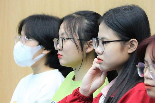 Sinh viên bận 'trà chanh chém gió', ngại nghiên cứu khoa học