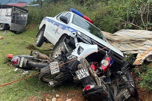 Tai nạn liên hoàn giữa ô tô CSGT với 5 xe khác: Do tài xế không làm chủ tốc độ