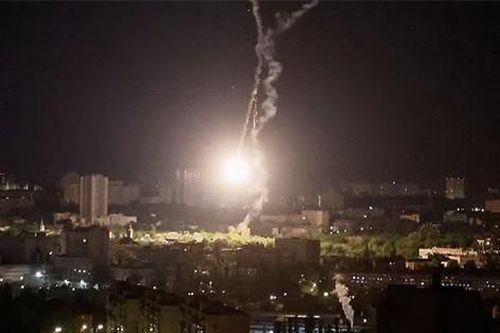 Ukraine báo động không kích, Kiev chuẩn bị phản công với xe tăng của phương Tây