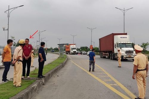 Tạm giữ lái xe chống đối, gây nguy hiểm cho CSGT Hải Phòng