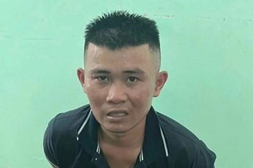 Tạm giữ hình sự đối tượng xịt hơi cay vào mặt Công an