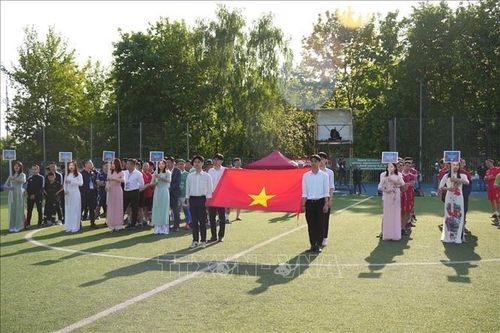 Giải bóng đá Lão Tướng Moskva tăng gắn kết cộng đồng người Việt tại LB Nga