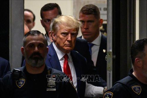 FBI bị chỉ trích vì vụ điều tra mối quan hệ giữa Nga và ông Trump năm 2016