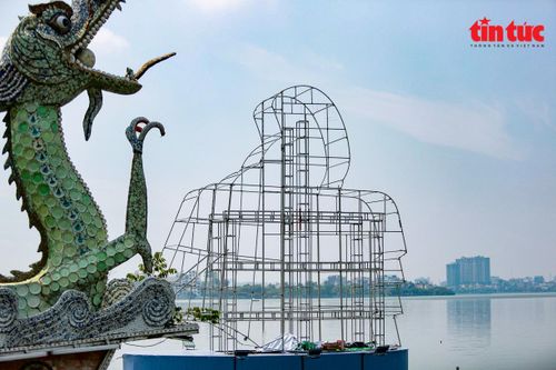 Hà Nội gỡ bỏ 'bàn tay lạ' ở Hồ Tây