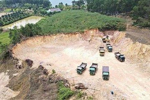 Chính quyền lên tiếng vụ khai thác đất trái phép lớn nhất Hà Tĩnh