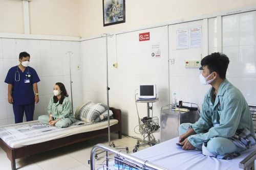 2 vợ chồng cấp cứu sau khi ăn ốc biển